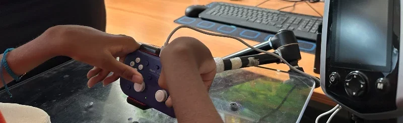 manette de jeu vidéo adaptée à une personne en situation de handicap moteur